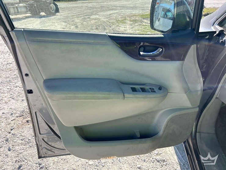 2016-nissan-quest-image-11