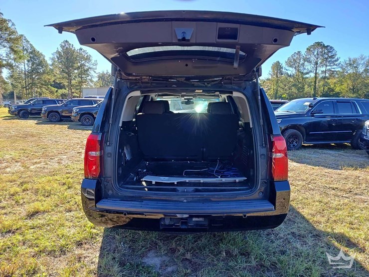2017-chevrolet-tahoe-image-30