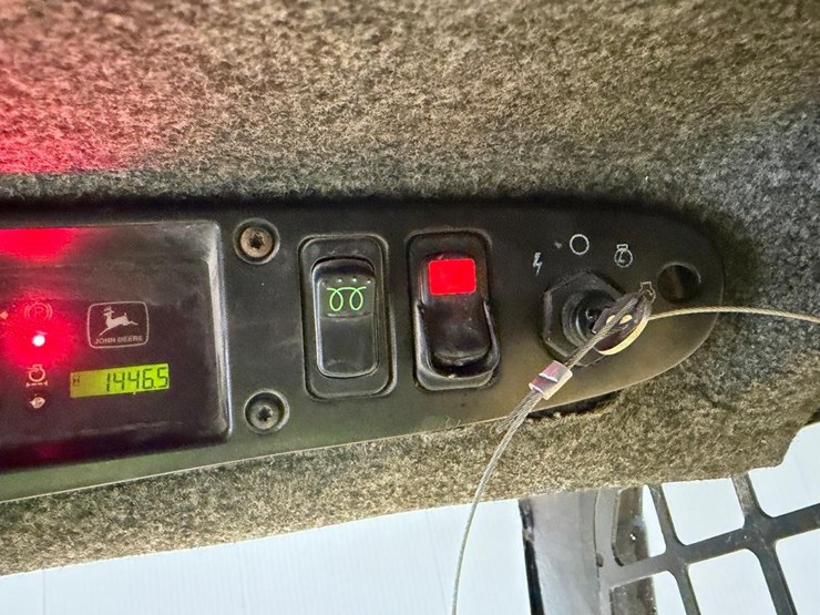 john-deere-250-image-22