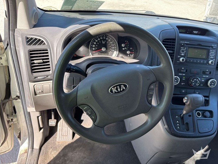 2014-kia-sedona-image-13