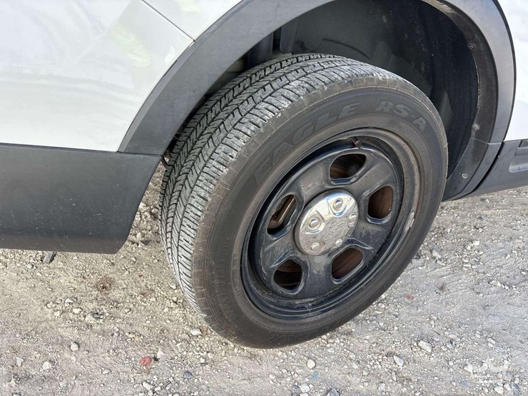 2015-ford-explorer-image-25