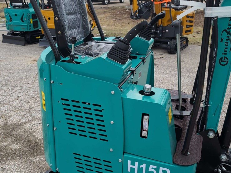 cfg-industrial-mini-excavator---h15r---green-image-9