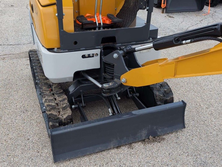 sdle20-mini-excavator---sd-launch-image-3