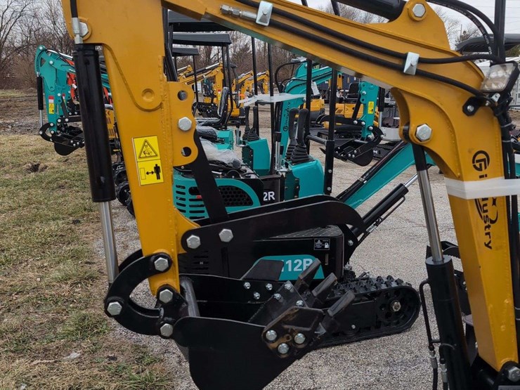cfg-industrial-mini-excavator---h12r---yellow-image-2