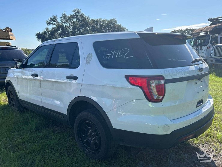 2017-ford-explorer-image-3