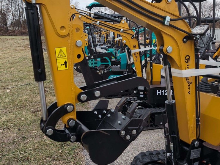 cfg-industrial-mini-excavator---h12r---yellow-image-2