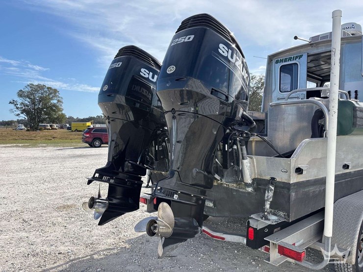 tug-boat-with-tri-axle-magic-tilt-boat-trailer-image-13