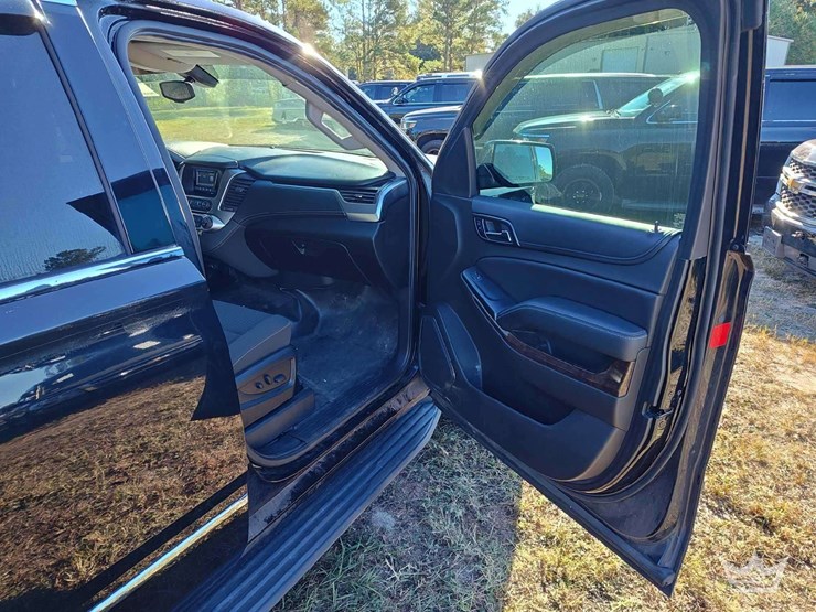 2017-chevrolet-tahoe-image-22