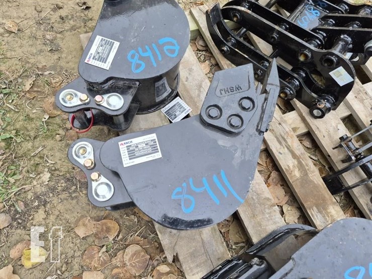 irlanch-mini-excavator-toothed-bucket-image-1