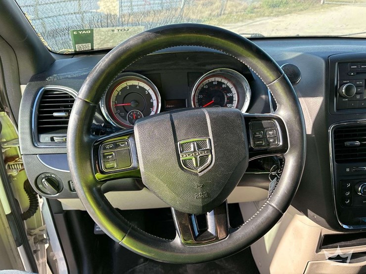 2016-dodge-grand-caravan-se-image-13