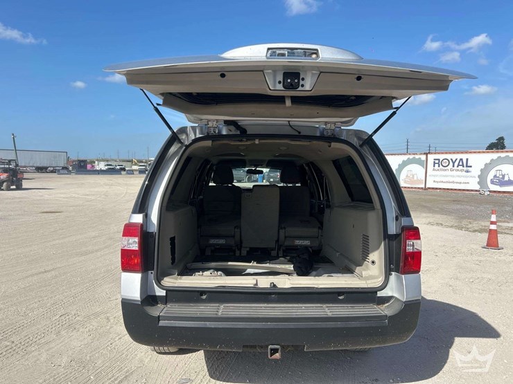 2011-ford-expedition-image-30