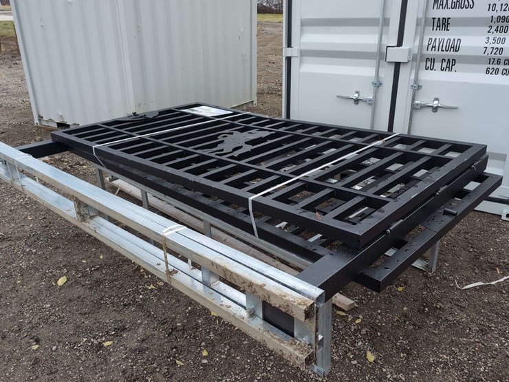 (1)-set-of-farm-gates---horse-motif---k2007n---**dent-and-scratched-image-1