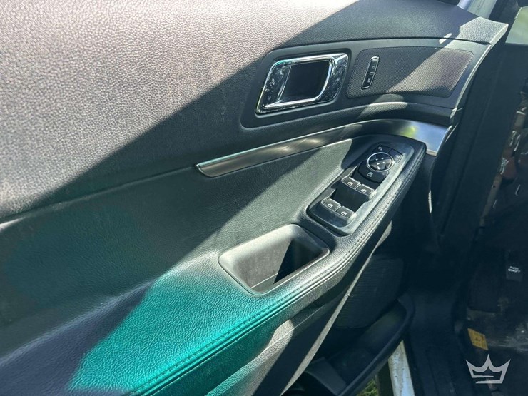 2017-ford-explorer-image-10