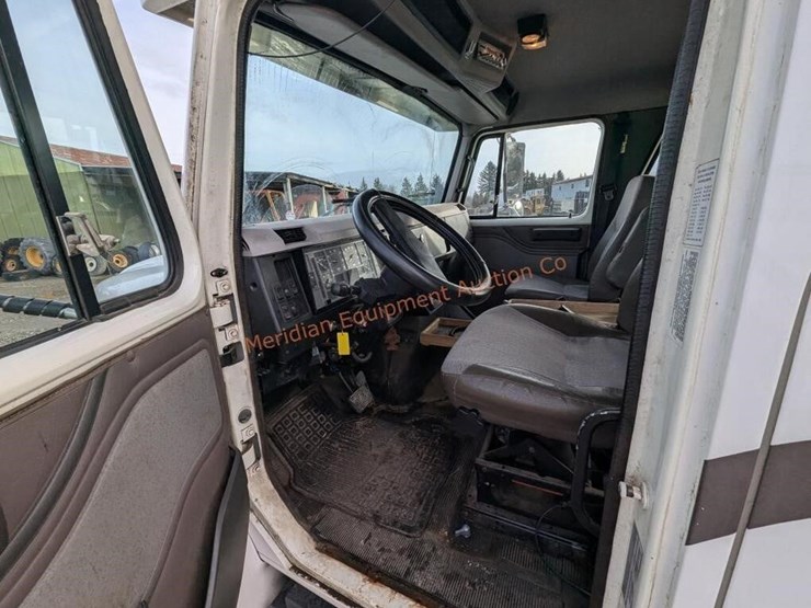 1997-international-4700-image-9