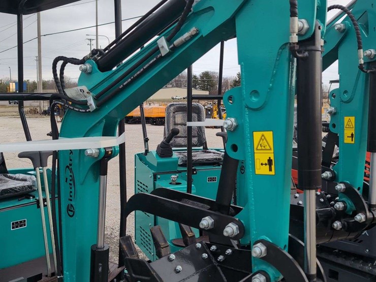 cfg-industrial-mini-excavator---h15r---green-image-2