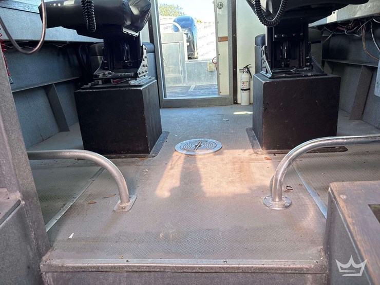 tug-boat-with-tri-axle-magic-tilt-boat-trailer-image-92