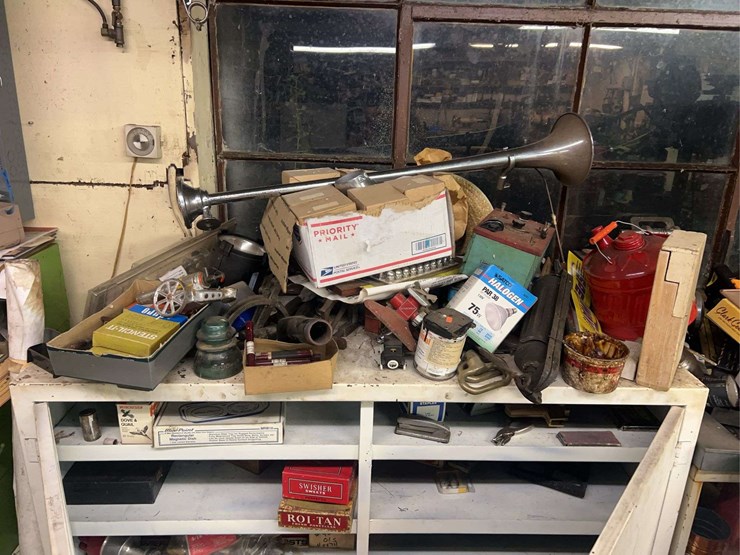 cabinets,-tools,-and-drill-presses-image-13