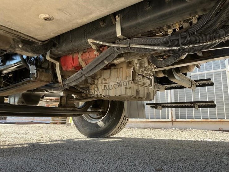 2013-international-7400-image-32