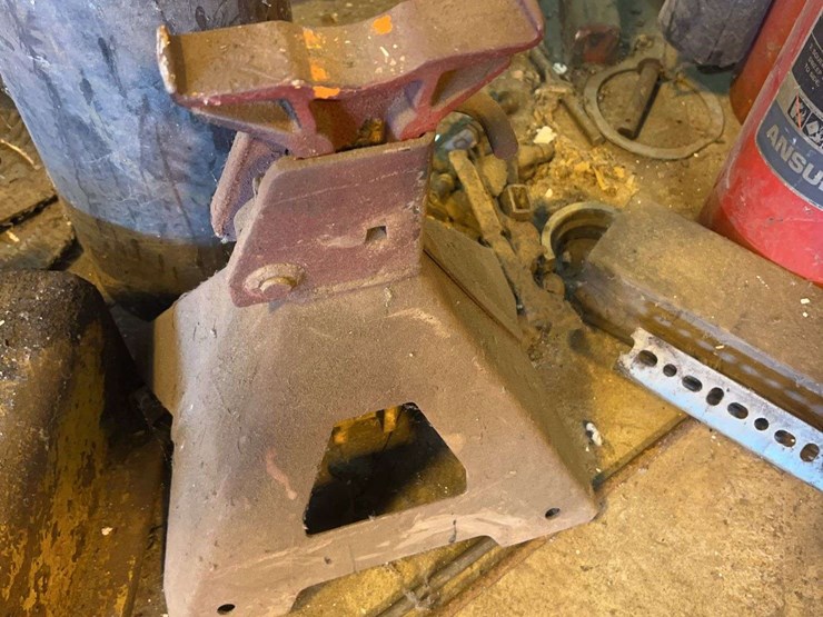 grinder-buffer,-jack-stands,-and-head-image-5