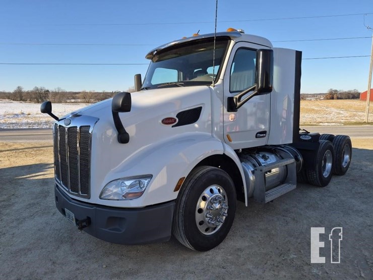 2017-peterbilt-579-image-1