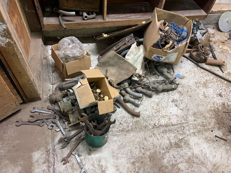 contents-of-wood-working-room-image-19