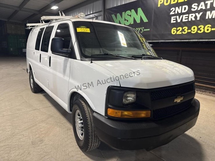 2015-chevrolet-express-2500-image-2