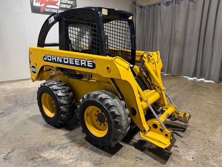 john-deere-250-image-7