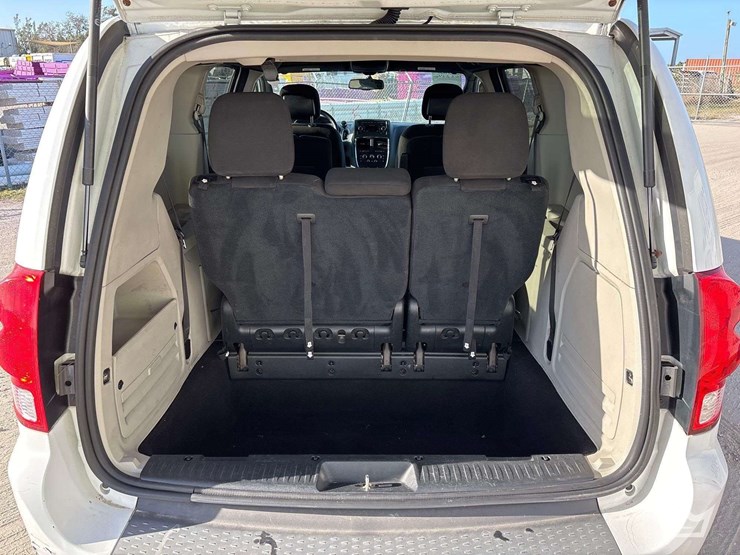 2016-dodge-grand-caravan-se-image-21