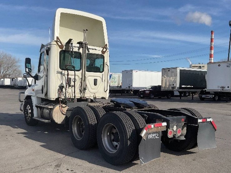 2017-freightliner-cascadia-125-image-2