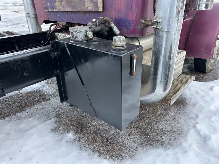 1994-peterbilt-379-image-24