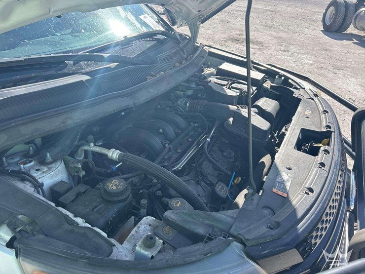 2014-ford-explorer-image-8