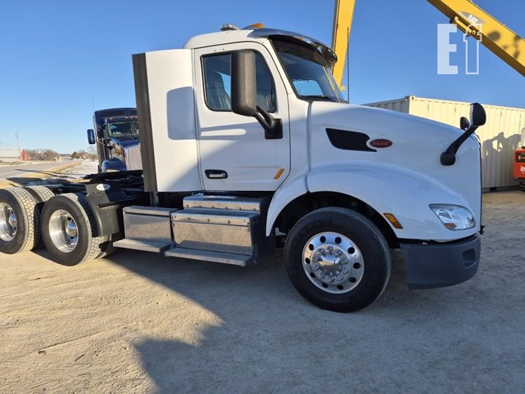 2017-peterbilt-579-image-6