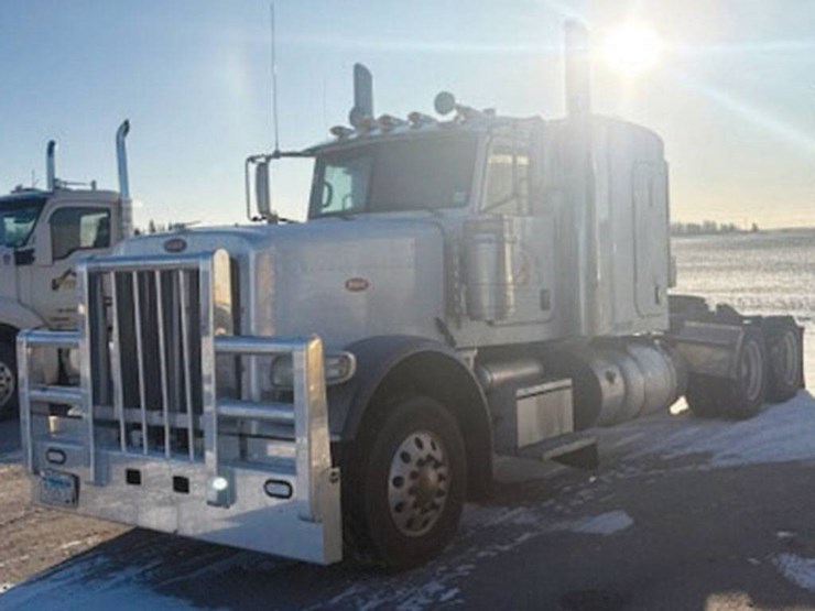 2018-peterbilt-389-image-1