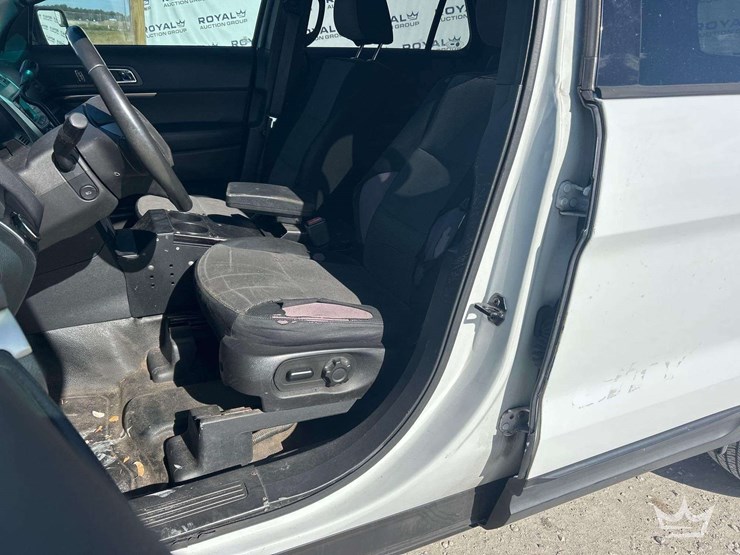 2014-ford-explorer-image-13