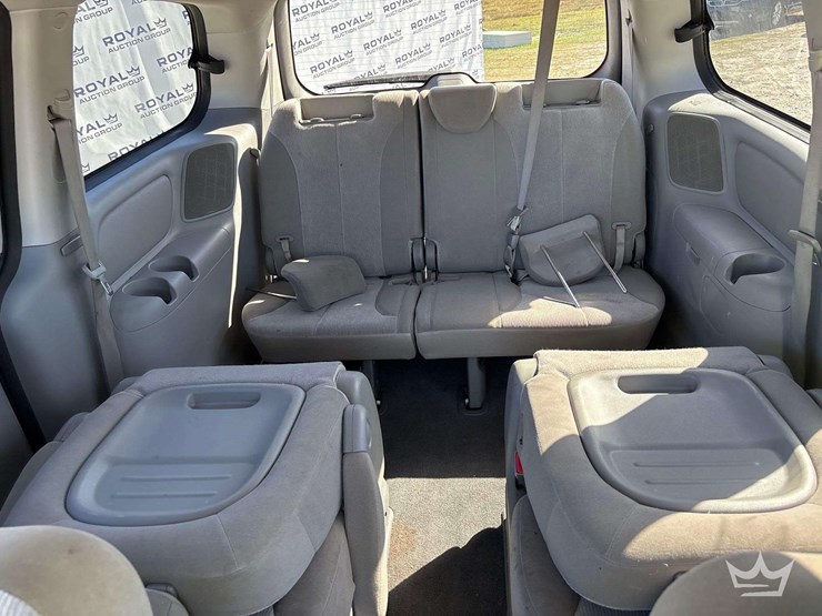 2014-kia-sedona-image-23