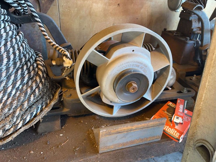 engines,-oil-jugs,-and-rope-image-3