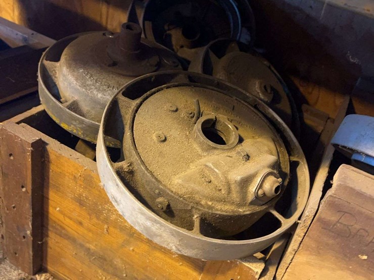 contents-of-shelves-image-9