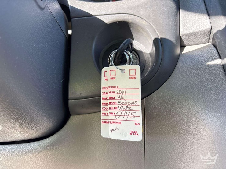 2014-kia-sedona-image-33