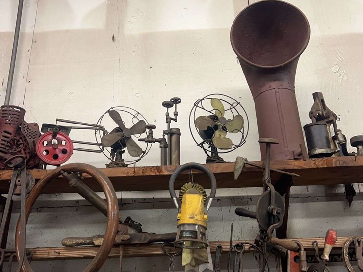 contents-of-right-side-of-the-shelf-image-4