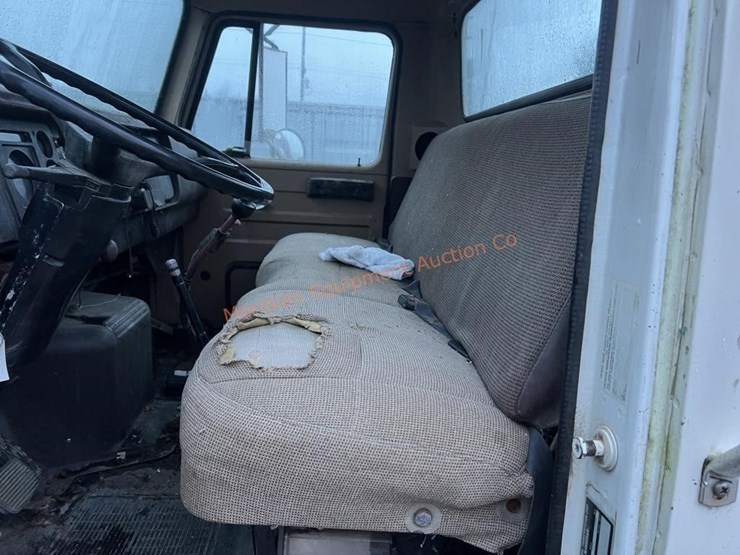 1988-international-s1700-image-26