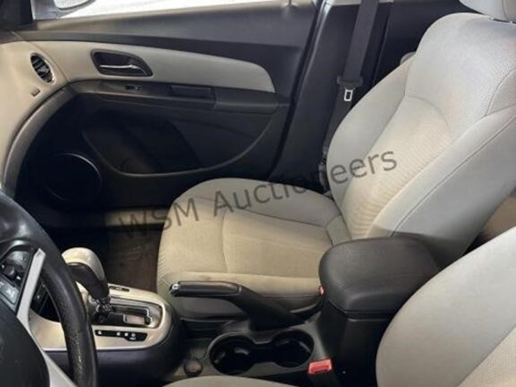 2011-chevrolet-cruze-lt-sdn-image-20