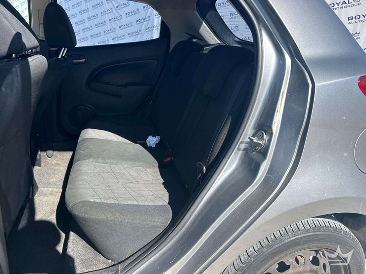 2014-mazda-2-hatchback-image-16