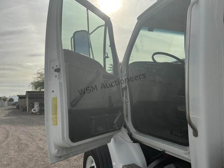 2007-sterling-l7500-image-32