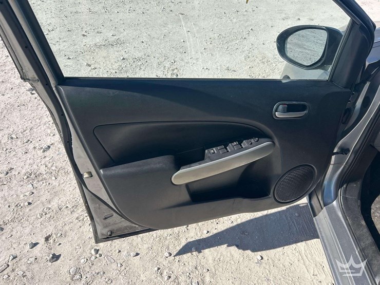 2014-mazda-2-hatchback-image-14