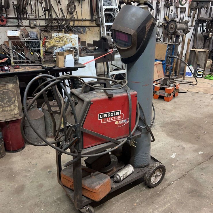 Lincoln Welder with Cart