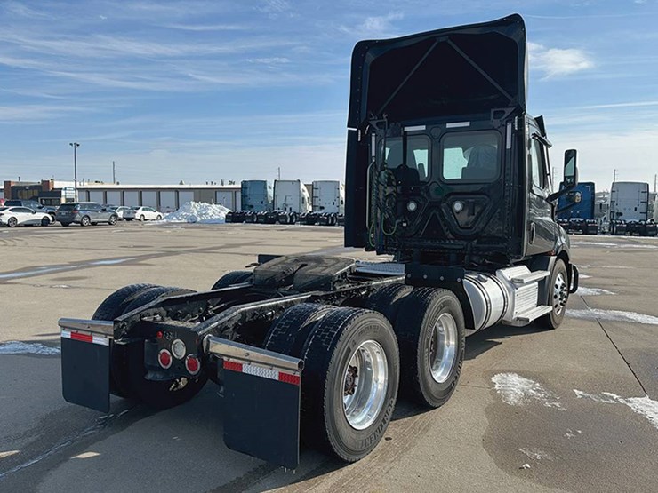 2022-freightliner-cascadia-116-image-2