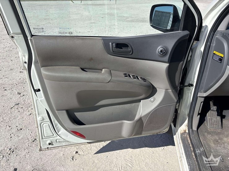 2014-kia-sedona-image-11