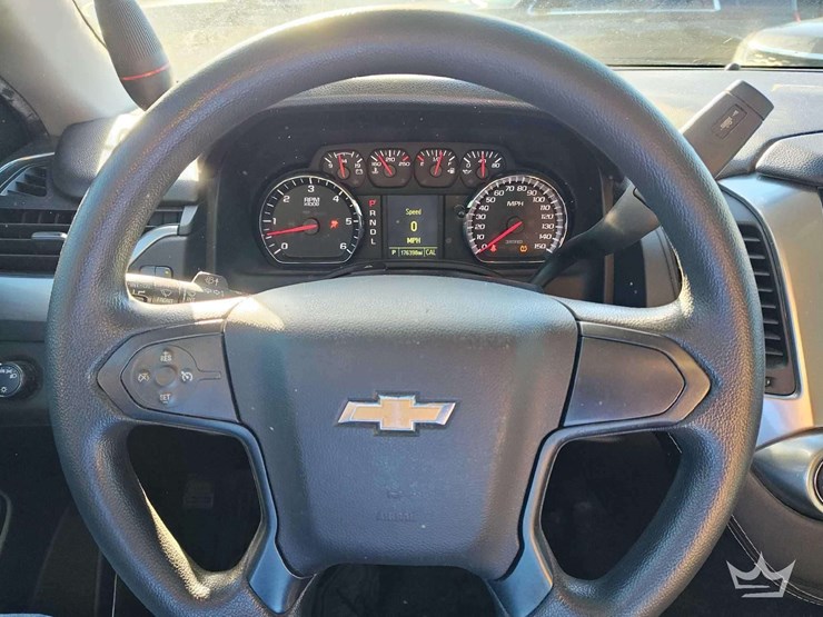 2017-chevrolet-tahoe-image-16