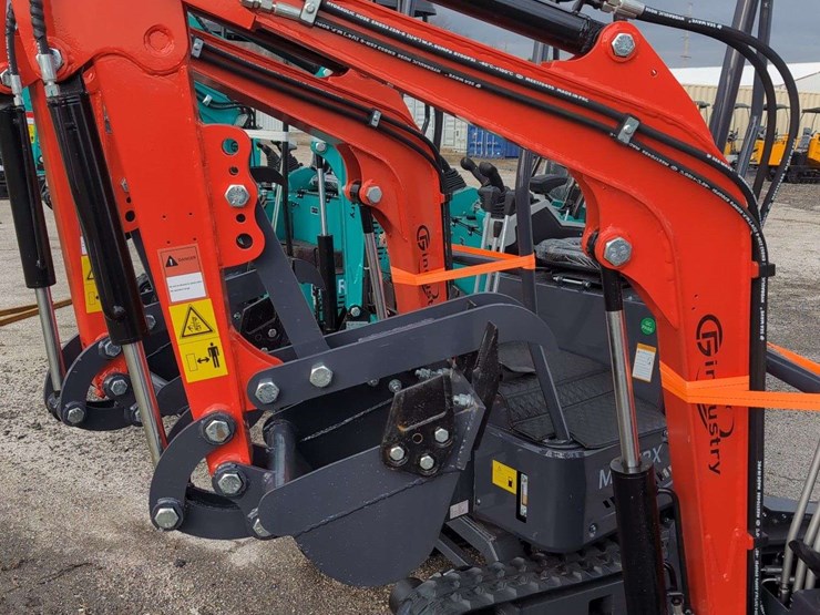 cfg-industrial-mini-excavator---mx15rx---red-image-2