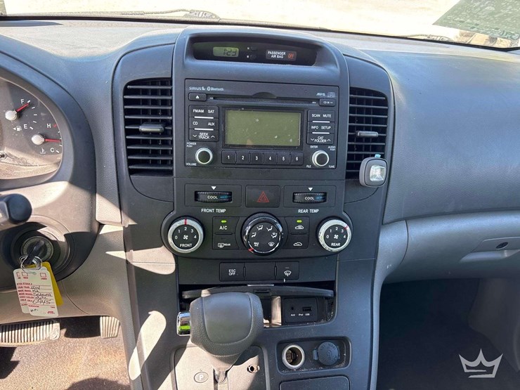 2014-kia-sedona-image-17